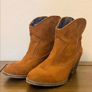 Rocket Dog Women's Suede Ankle Booties in Rust Brown